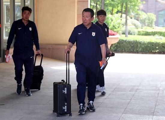 忘穿内裤坐公交被c了